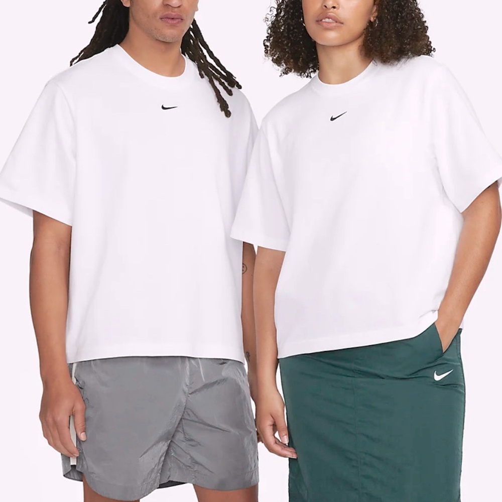 Nike Sportswear Essential - Women's Boxy T-Shirt - Size S